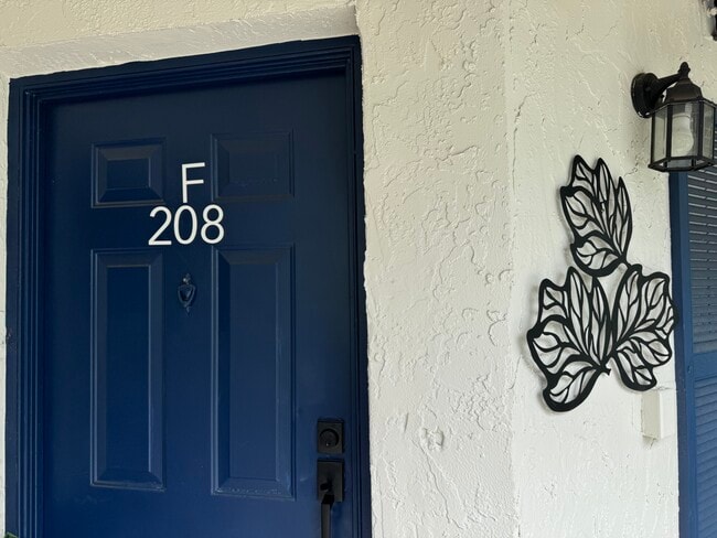 Building Photo - 3651 N Goldenrod Rd Unit F208