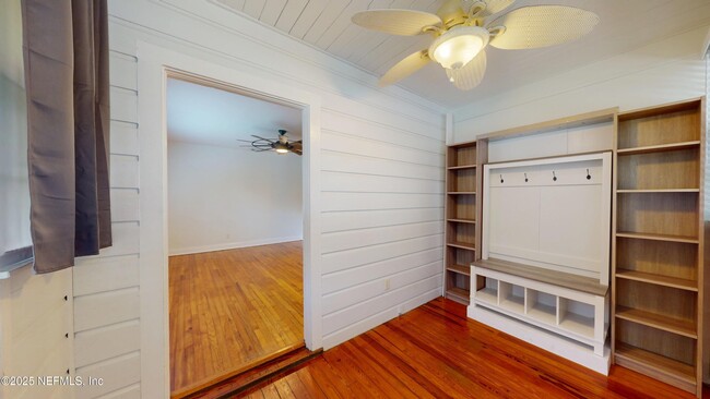 Building Photo - 1310 Menna St Rental