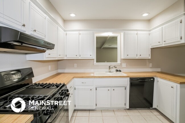 Photo - 3104 St John Ave