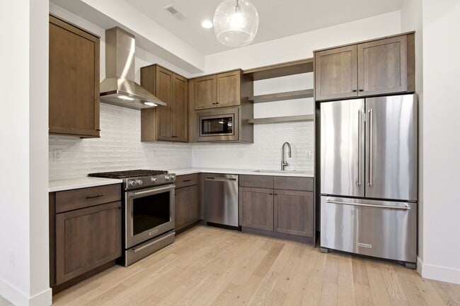 3295 Navajo St