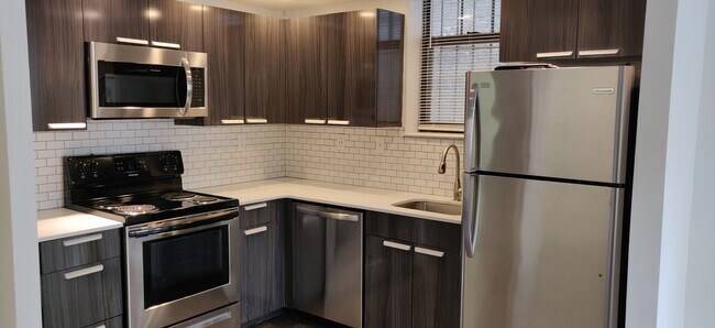 Photo - 104 Queensberry St Unit D