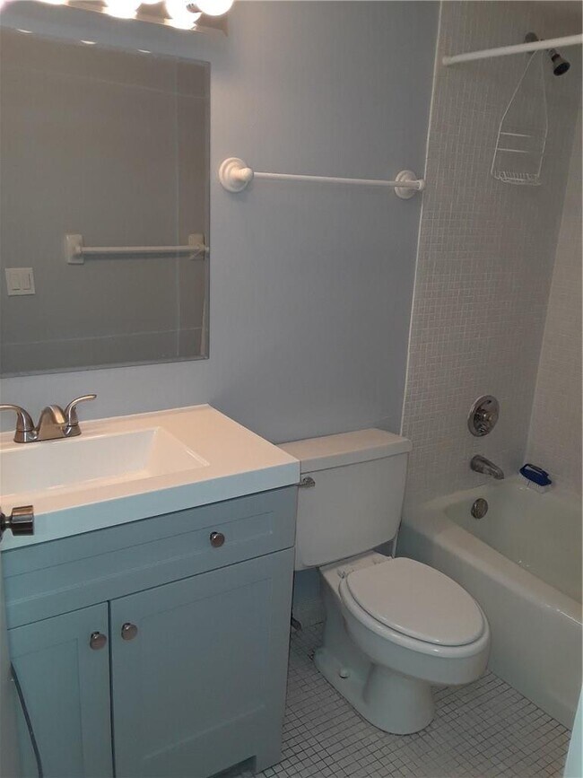 Photo - 660 Tennis Club Dr Unidad 208