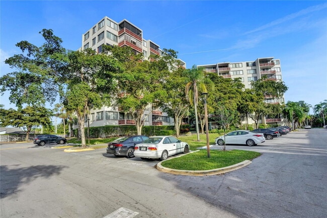 Building Photo - 4222 Inverrary Blvd Unit 4516 Rental