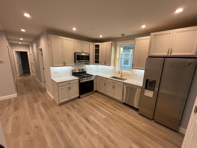 Photo - 52 Garfield Ave Unit 2