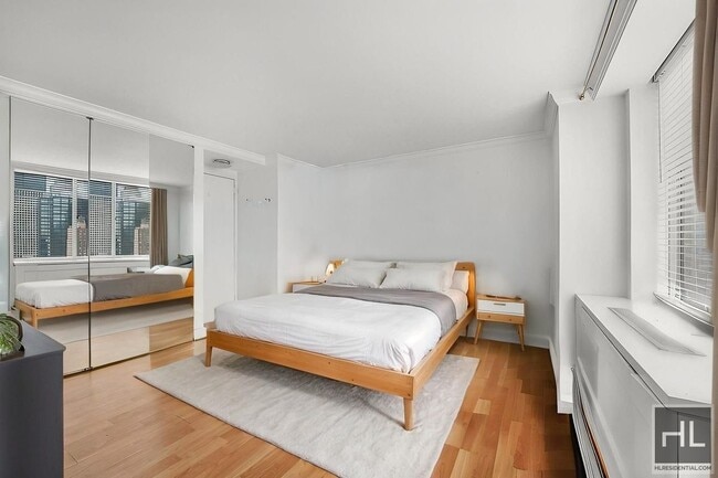 Photo - E 47TH ST Unidad 26D