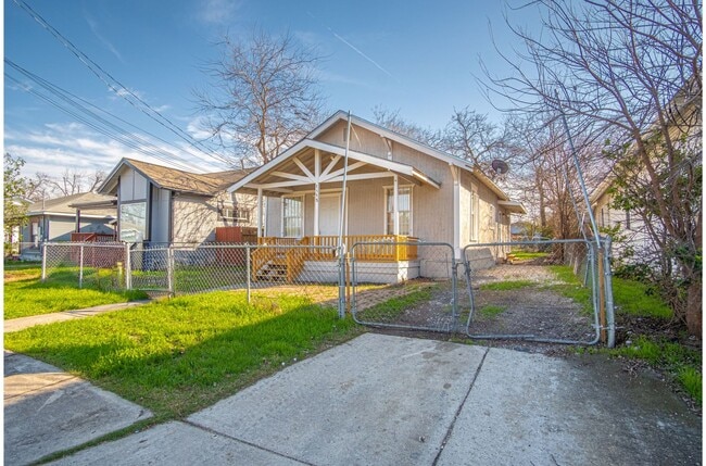 Photo - Charming 2BR 1BA Near Downtown