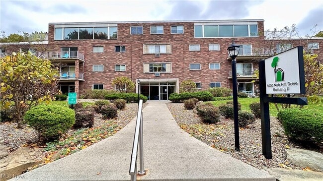 Building Photo - 6000 Nob Hill Dr