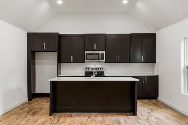 Photo - 320 E Greeley St