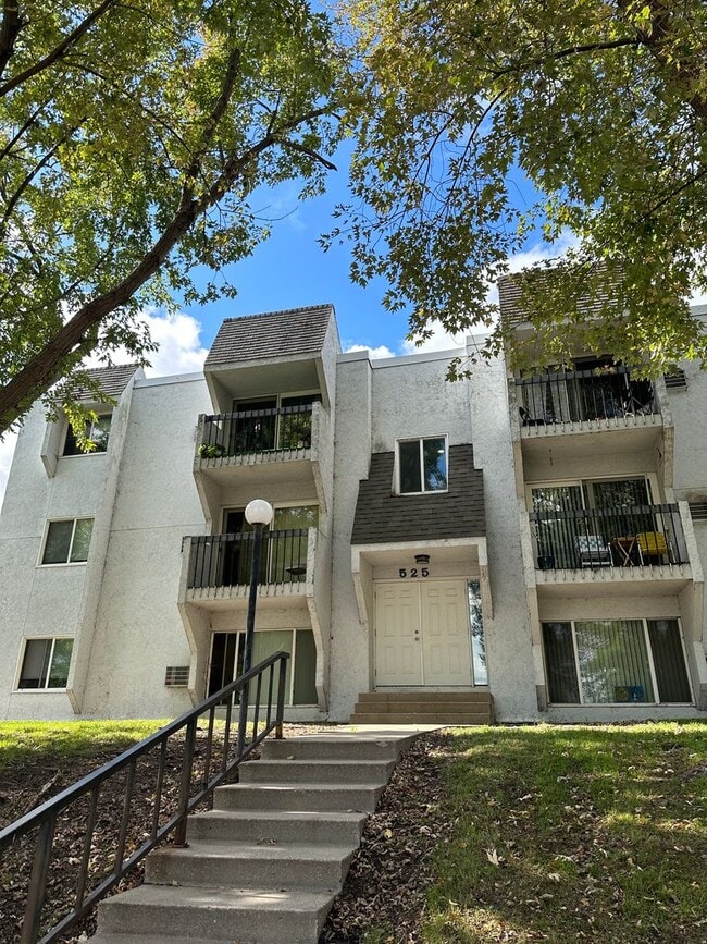 Building Photo - Two Bedroom Unit RV-06