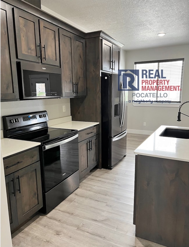 Photo - 3 Bedroom 2.5 Bathroom Town Home - 1 Car Garage
