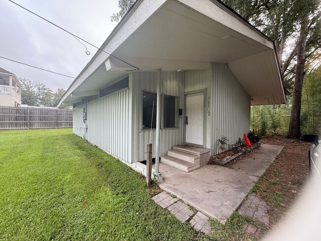 Building Photo - 500-502 N. General Pershing Street Unit 500 1/2 Rental