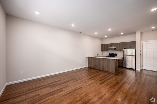 1BR, 1BA - 652SF - Living Room/Kitchen - Park South A