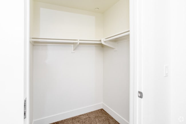 2BR, 2BA - 1108 SF