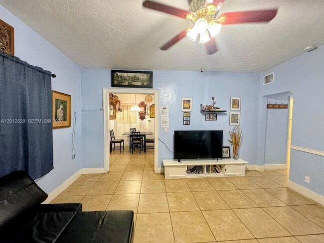 Photo - 965 NE 146th St