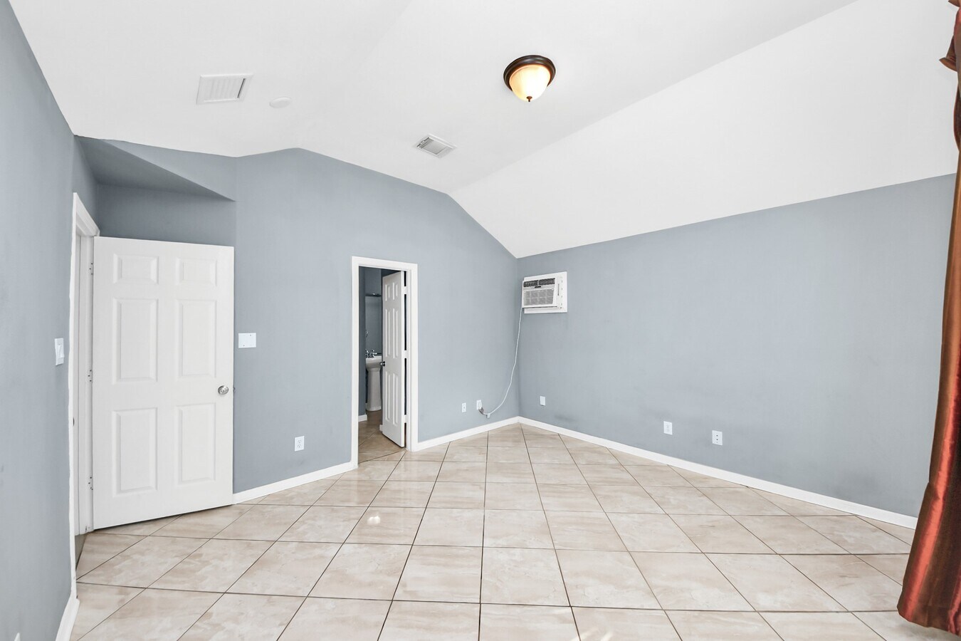 Photo - 5920 Conley St