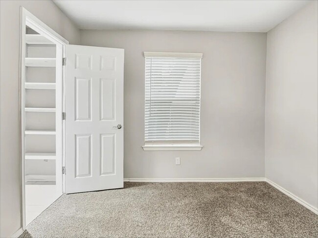 Photo - 213 W 5th St