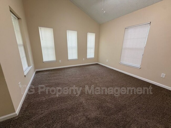 Photo - 747 Broxton St