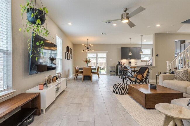 Photo - 2010 Ebony Dove St