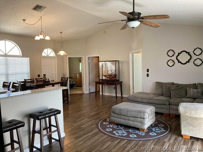 Photo - 13016 Meadowbreeze Dr