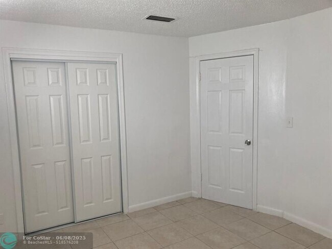 Photo - 3600 Riverside Dr Unit B