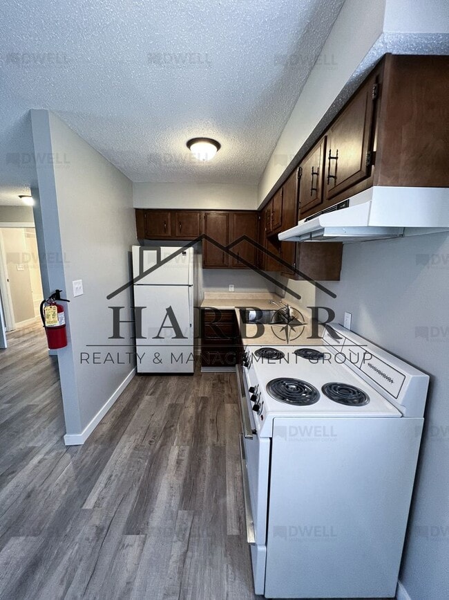 Photo - Renovated 1 Bedroom 1 Bath - SPECIAL: Lower rent for a 6 month Lease Unit 626
