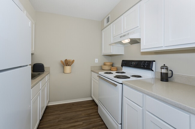 Kitchen - The Summit at Valley Heights