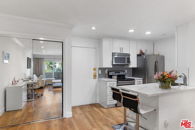 Photo - 1351 N Orange Dr Unit 102