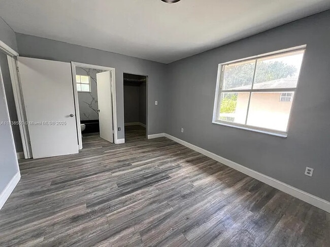 Photo - 451 NE 136th St