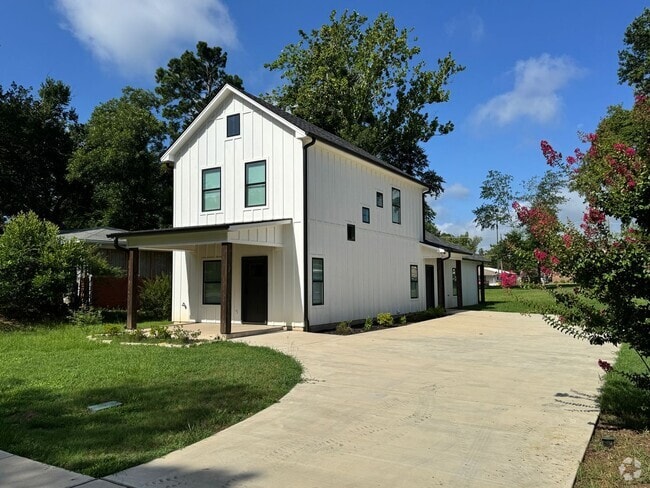 Building Photo - 111 S College St Rental