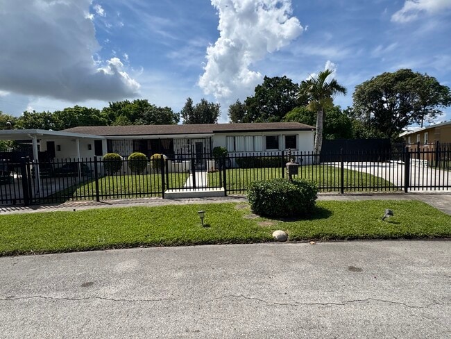 Front(street view) - 17121 NW 44th Ave Unit House4Rent