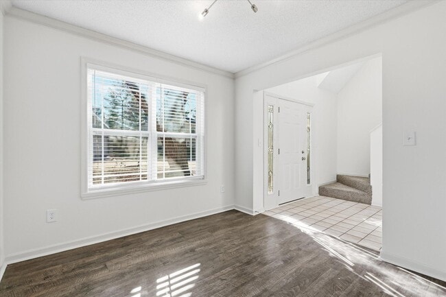 Photo - 417 N Village Cir