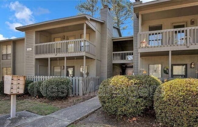 Building Photo - 1861 Tryon Dr Unit 3