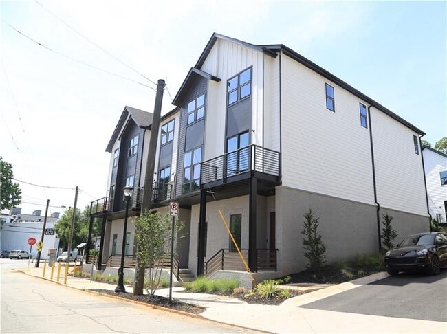 Photo - 1350 May Ave SE