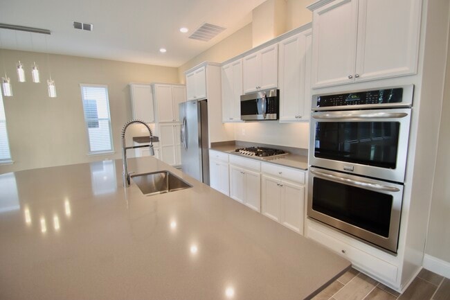 Photo - 68 Furrier Ct