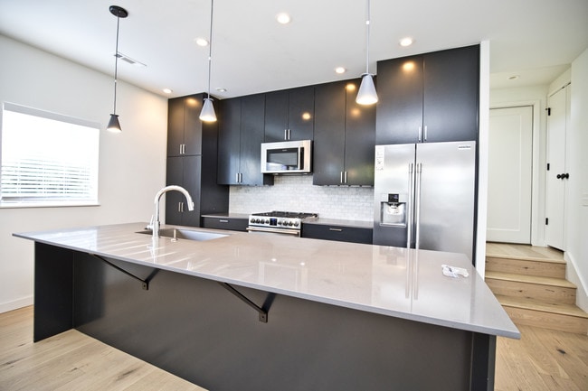 Photo - 730 W Stone St