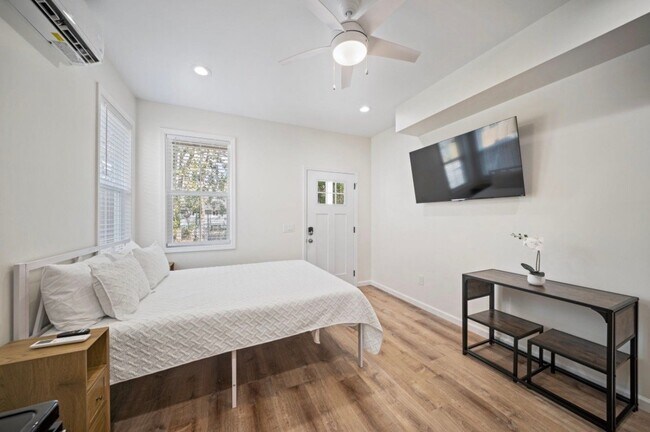 Photo - 5069 Peachtree Ave Unit A