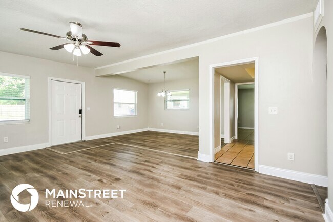 Photo - 314 Sears Ave NE