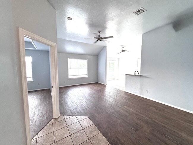 Photo - 601 NW 114th St
