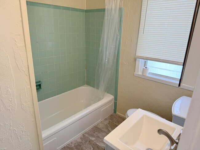 Photo - 832 1st St N