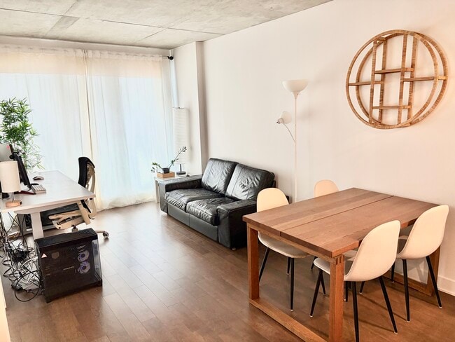 Photo - 700 Rue Saint-Paul O Unit 906