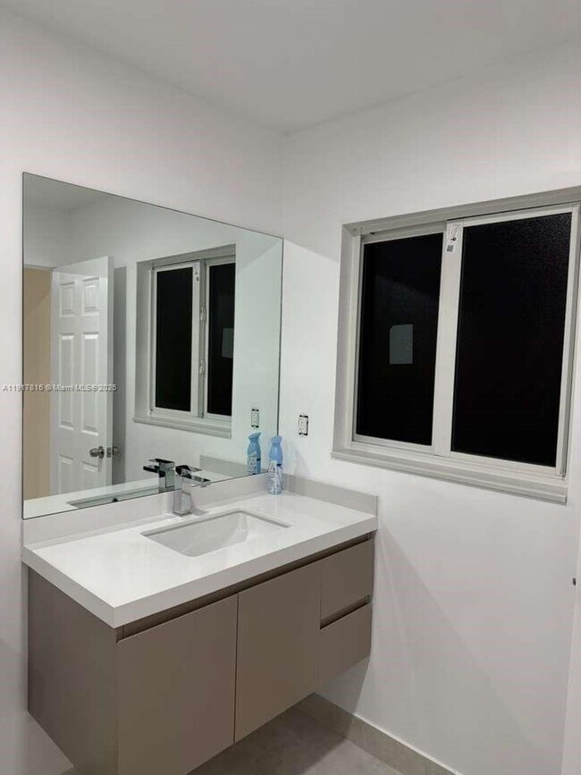 Photo - 7781 Simms St