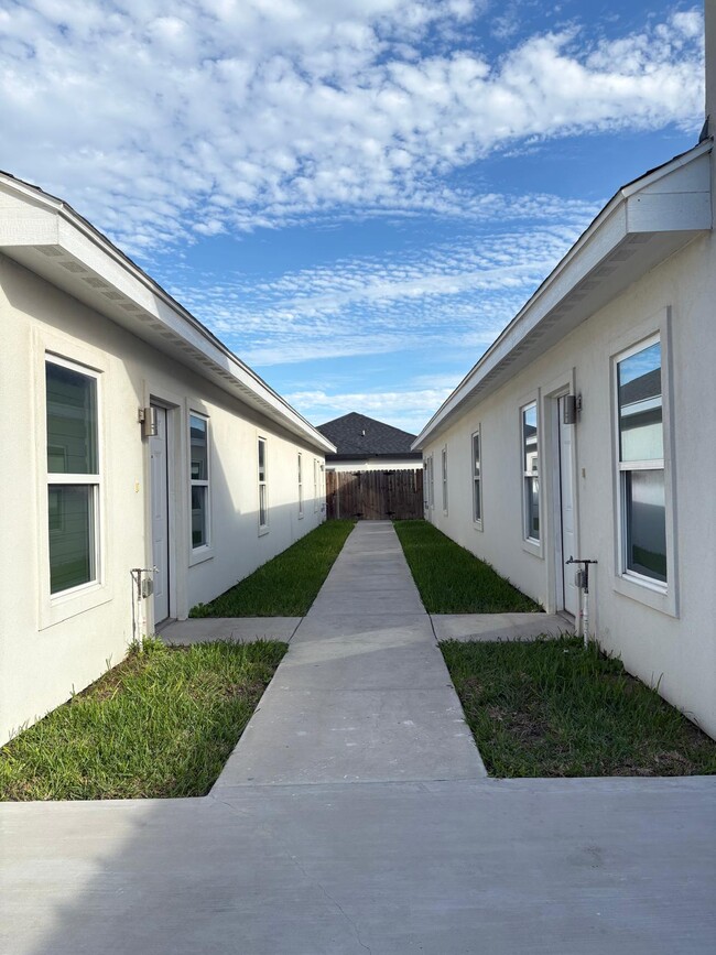 Photo - 1608 Angelina Dr