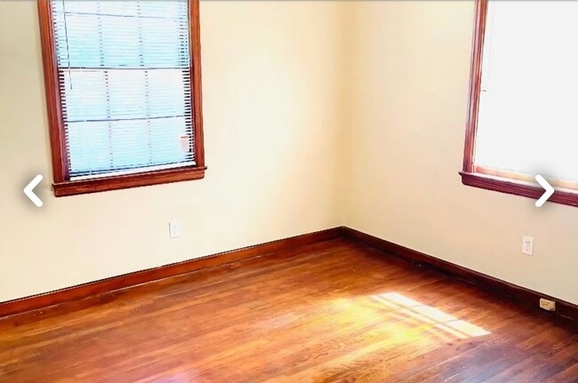 Photo - 2076 Midway St