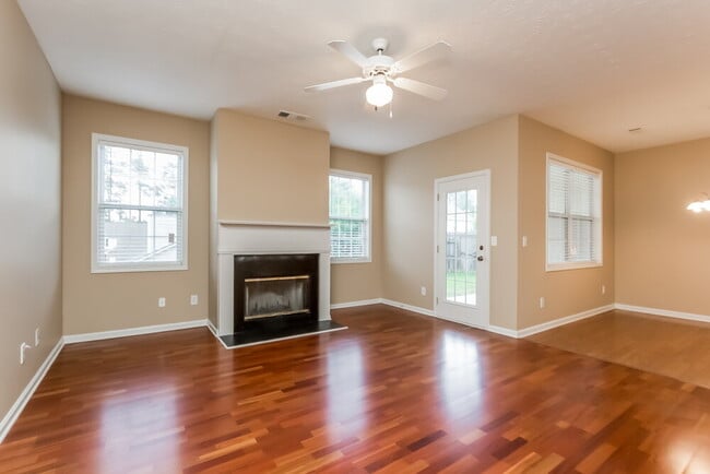 Photo - 799 Clairidge Elm Trail SW