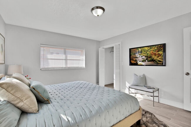 2 BR, 1.5 BA - 1,302SF