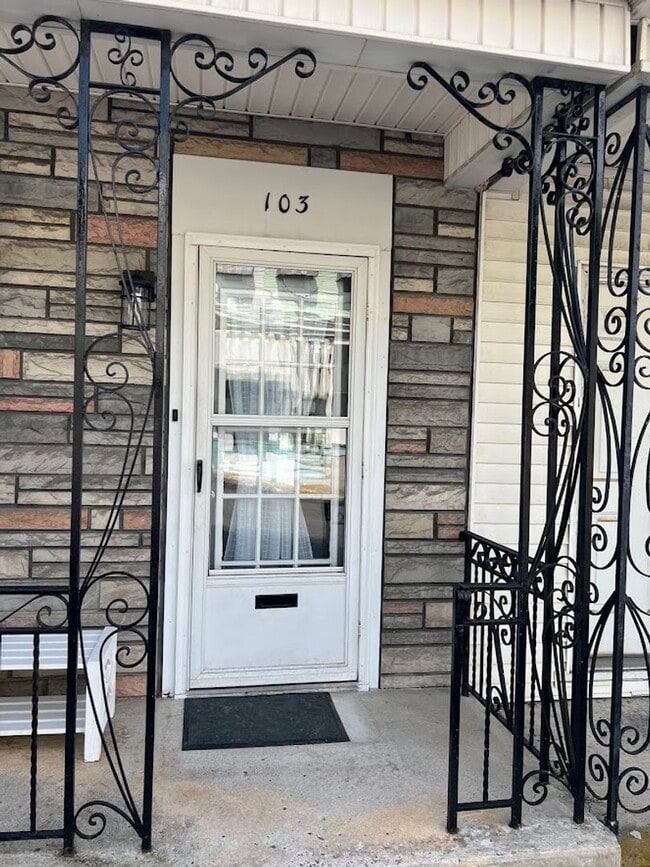 Photo - 103 S William St