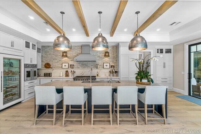 18 NW 15th St