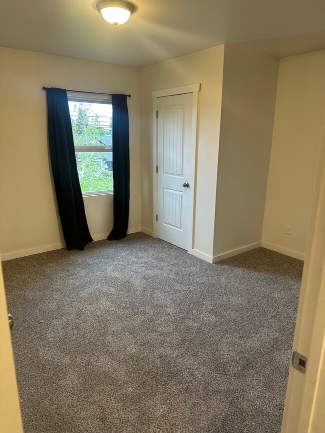 Second bedroom - 2413 Everett Ave Unit #2