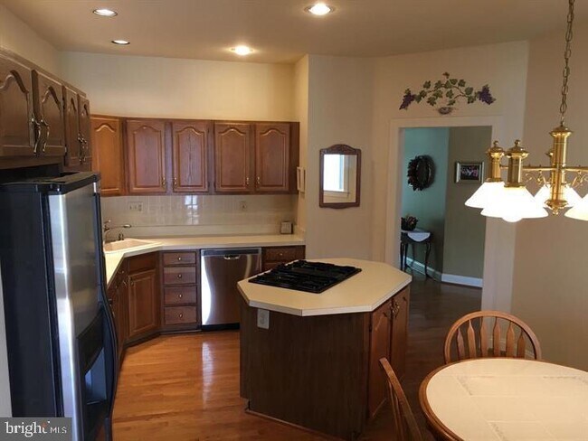 Photo - 185 Daylesford Blvd