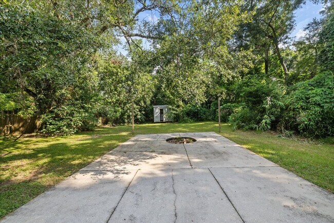 Photo - 1812 Honeysuckle Dr